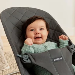 Baby Bjorn Bouncer Bliss Geweven Klassiek Quilt Zandgrijs><noscript><img width=