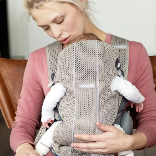 Baby Bjorn Mini 3D Mesh Greige> Buikdragers