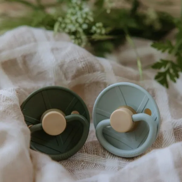 Frigg Fopspeen Little Viking Sage/Olive T1 0-6 mnd (2 stuks)> Fopspenen 0-6 Maanden