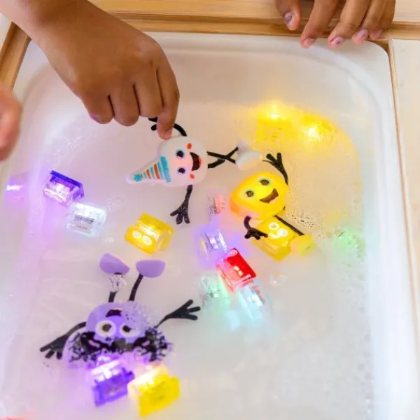 Glo Pals Characters Light Up Lumi Purple> Badspeelgoed