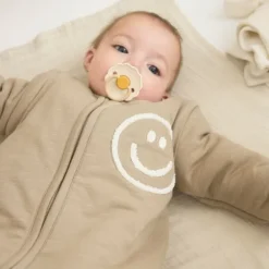 Meyco Baby Slaapzak Met Afritsbare Mouwen Slub Met Smile Applicatie Taupe / Offwhite 90 cm> 4-Seizoenen Slaapzakken