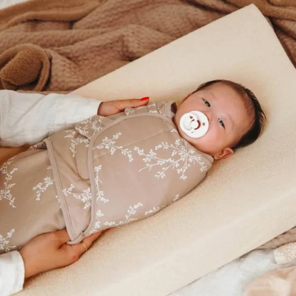 Meyco Baby SwaddleMeyco Inbakerdoek Gevoerd Branches Sand 0-3 Maanden> Inbakeren|4-Seizoenen Slaapzakken
