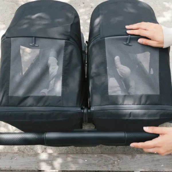 UPPAbaby MINU Duo Buggy - Greyson Carbon Frame Met Bruin Leer> Tweeling Buggy's